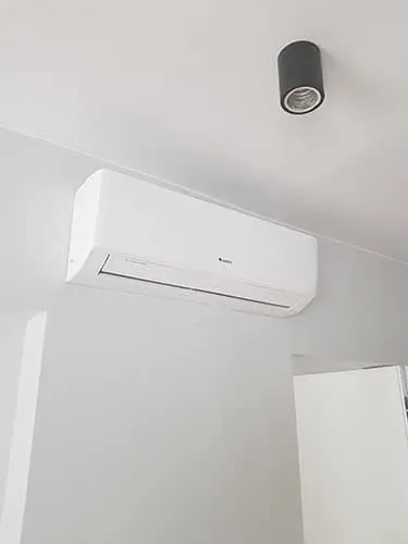 Jednostka wewnętrzna klimatyzacji pod sufitem